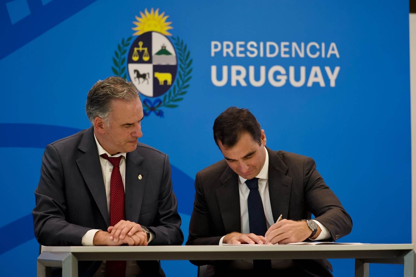 Firma del acuerdo estratégico entre Solaria y Uruguay